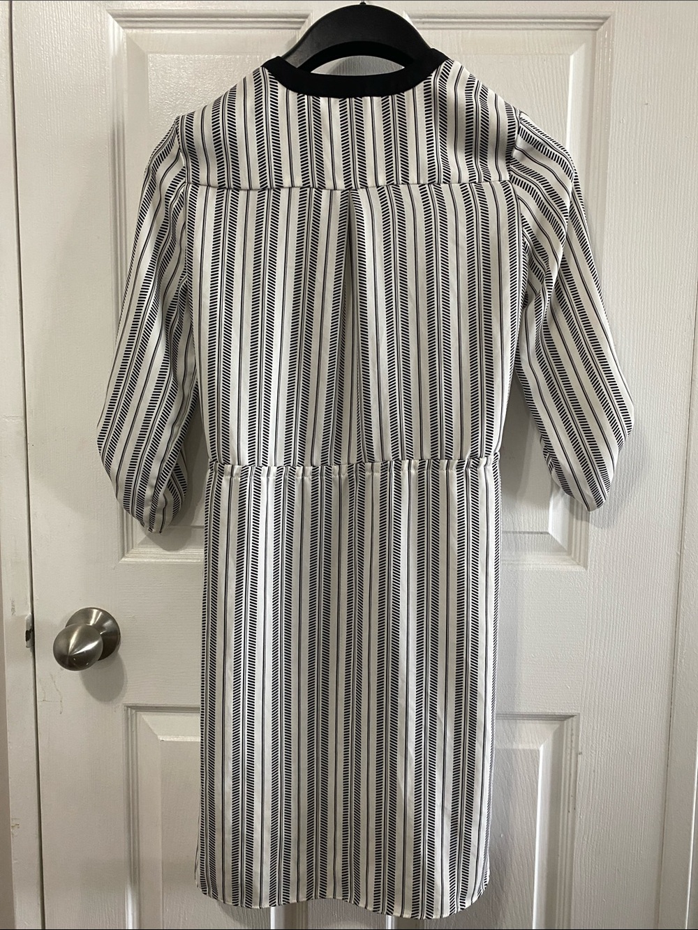H&M Modern Classic Striped V-Neck Resort Vacation Dress - Size 4 EUC QUIET LUX - Picture 3 of 11